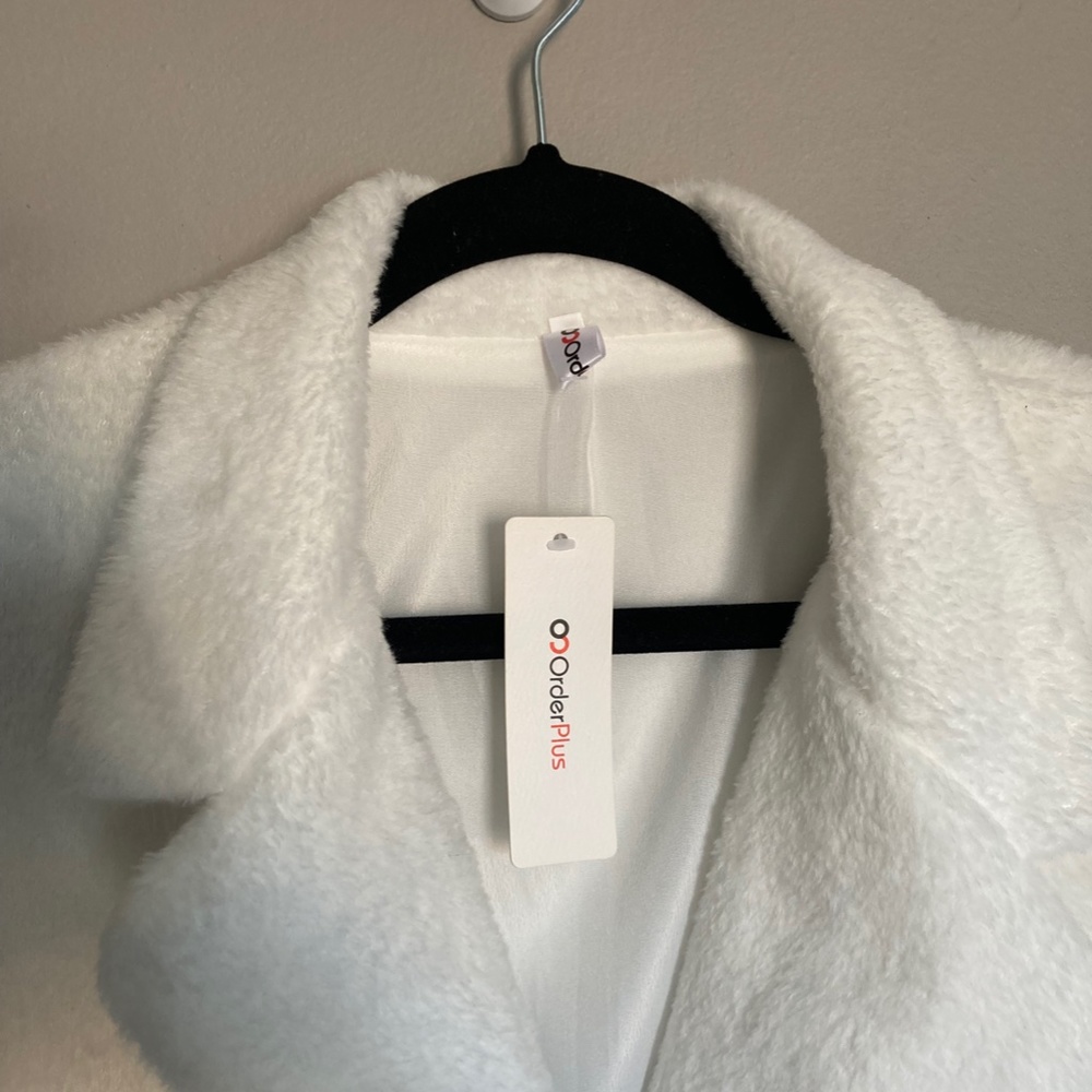 Women's White Faux Fur Plush Coat - Picture 3 of 3